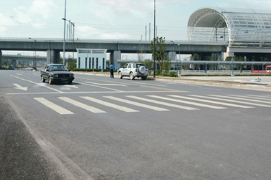 無(wú)錫錫東新城高鐵商務(wù)區(qū)地下車行通道瀝青鋪裝